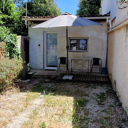 Le Studio Remcam Saint-Mitre-les-Remparts Exteriör bild