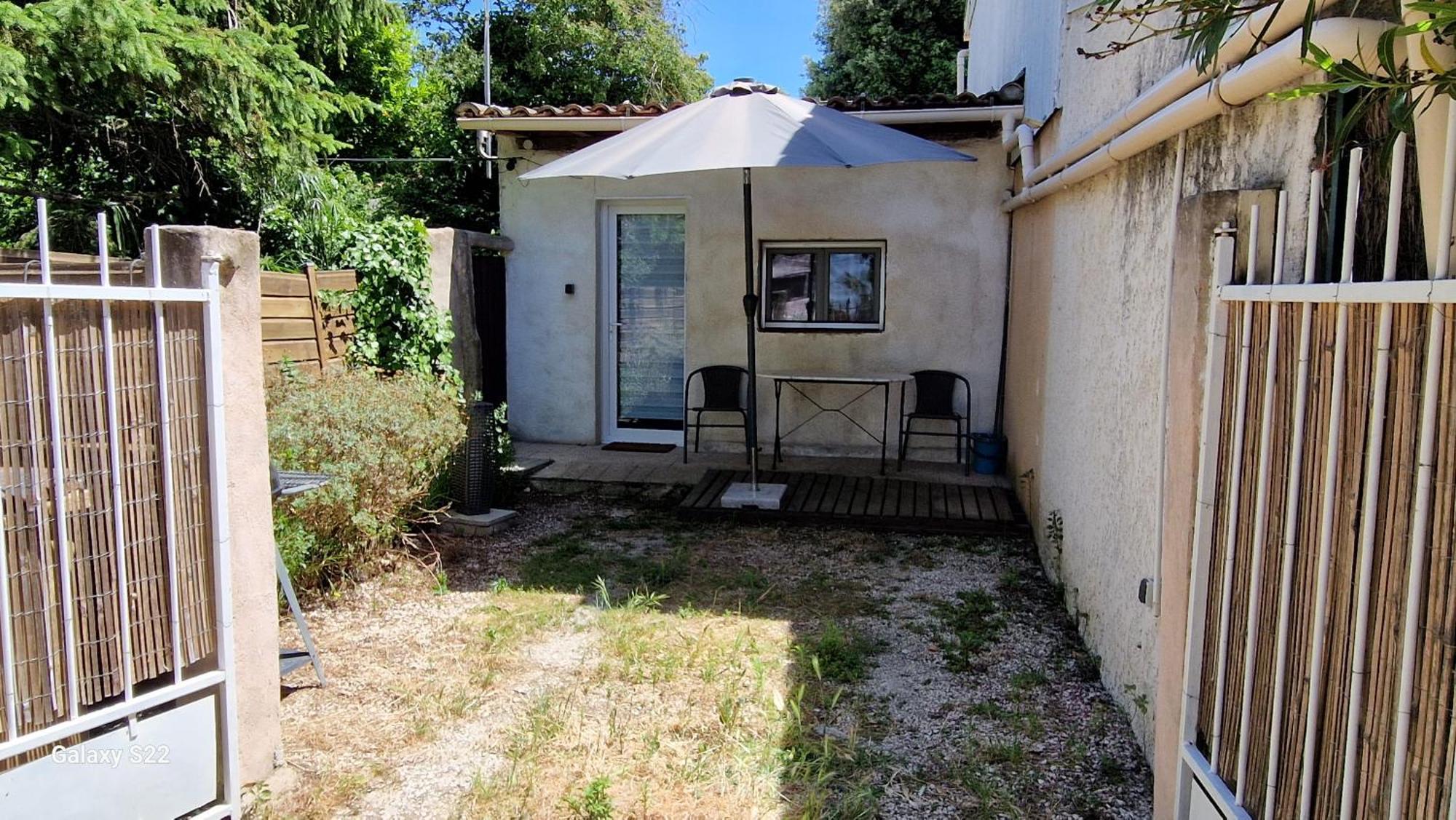 Le Studio Remcam Saint-Mitre-les-Remparts Exteriör bild